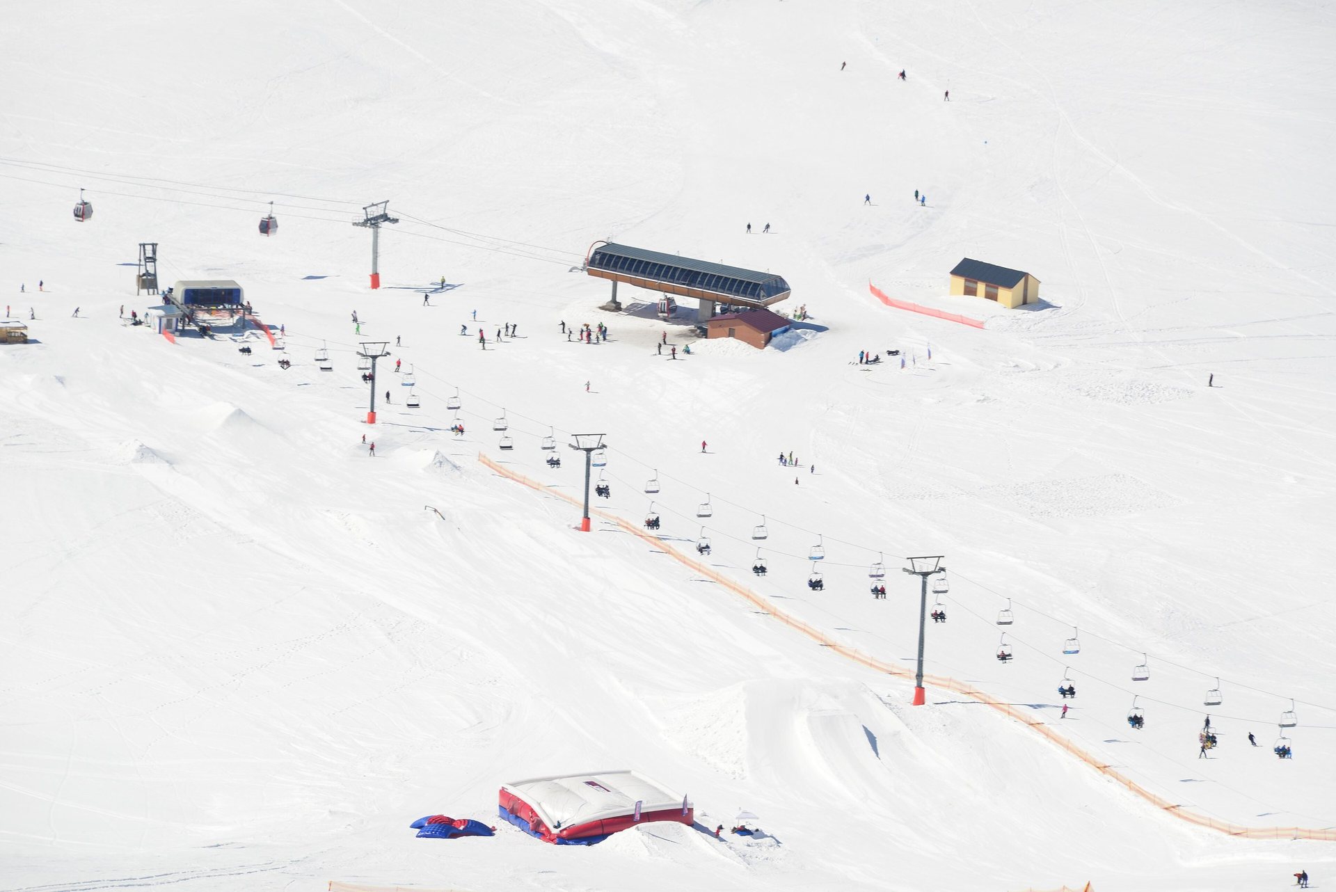 Qudauri xizək kurortunun trassları və kreslolu qaldırıcıları