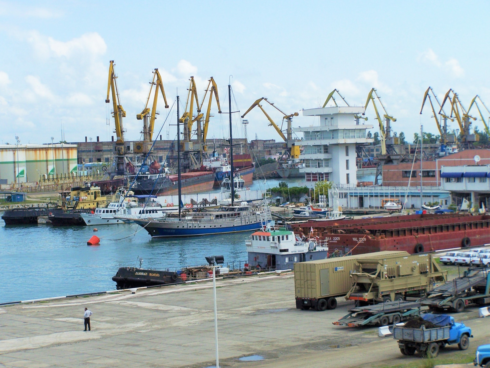 Грузовой порт Поти на Чёрном море
