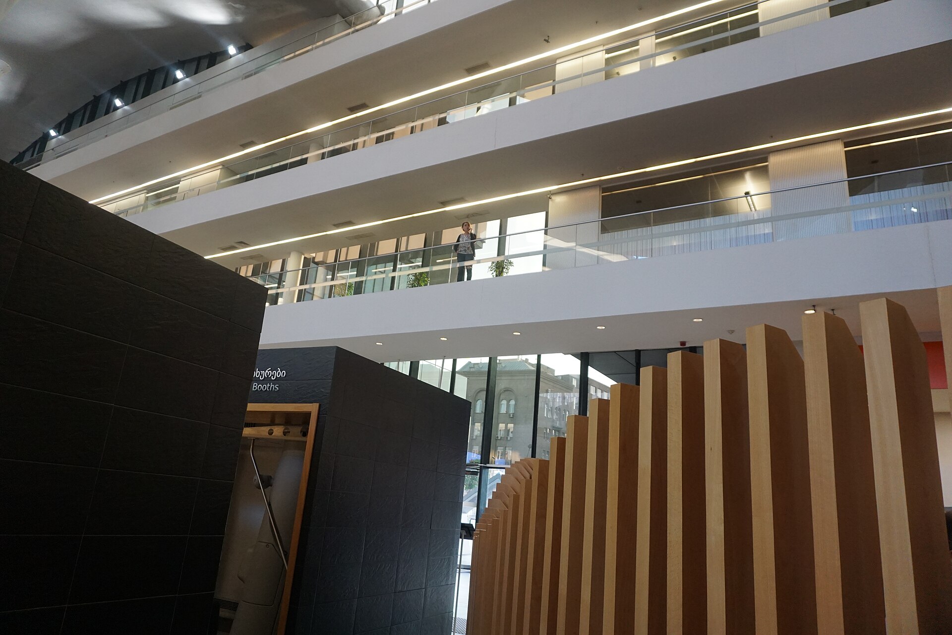 Tiflis'teki Adalet Evi'nin atriyumu